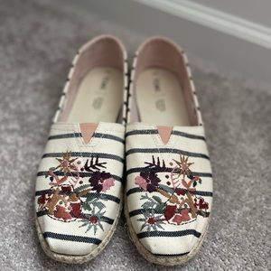Adorable Embroidered Toms - Size 11 - Never worn